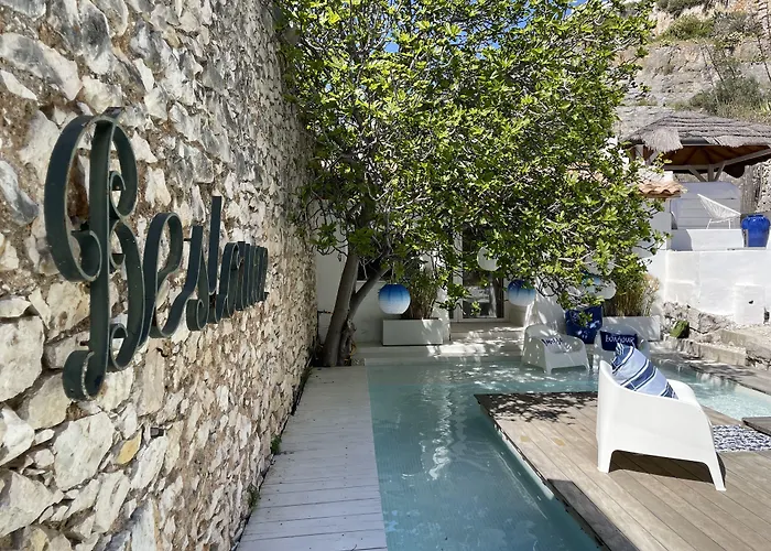 Hotel De La Plage - Mahogany