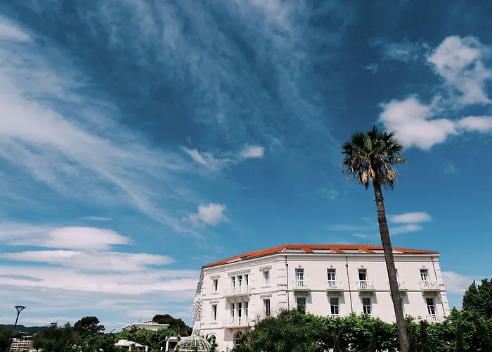 Grand Hotel Des Sablettes Plage, Curio Collection By Hilton